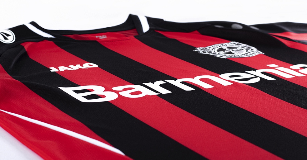 A sustainable jersey in the style of the successful 2001/02 season